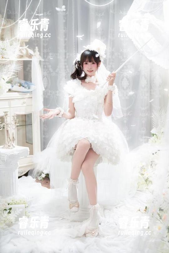 Xiuren秀人网 - 月野兔美妞私拍睡衣套图，感受她与众不同的甜美与温柔气息.txt