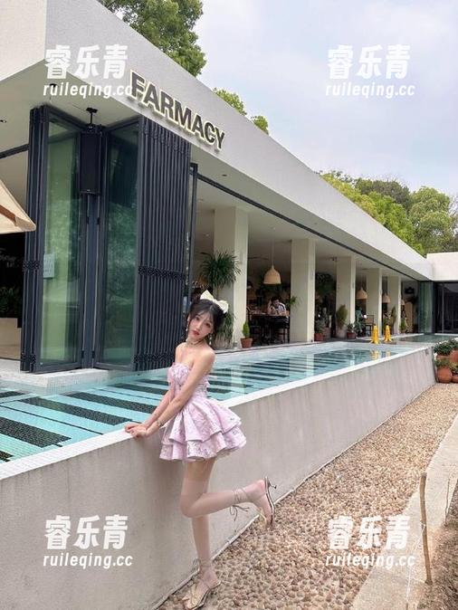 Xiuren秀人网 - 沐娜娜自信出击：这组花嫁私拍图集是我最真实的自己.txt