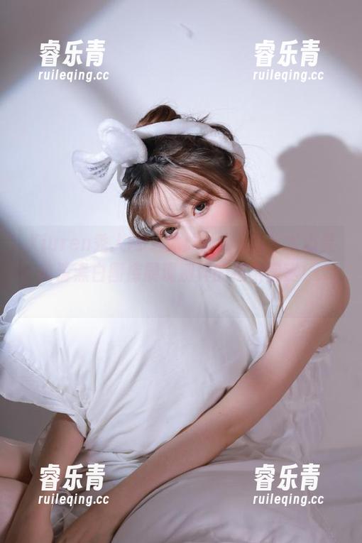 Xiuren秀人网 - 沐沐baby的艺术心灵：高清黑白图库展现别样的视觉盛宴！.txt