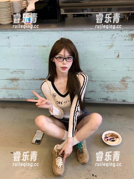 Xiuren秀人网 - 波巧酱的旗袍写真资源，甜美可爱，让你爱不释手哦！.txt