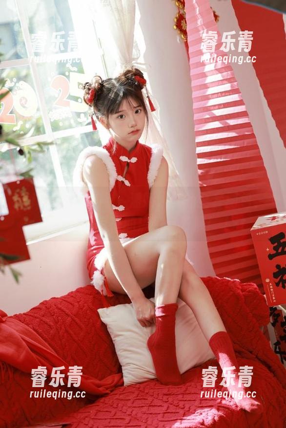 Xiuren秀人网 - 潘娇娇红裙全套图包，感受红色带来的热情与浪漫！.txt