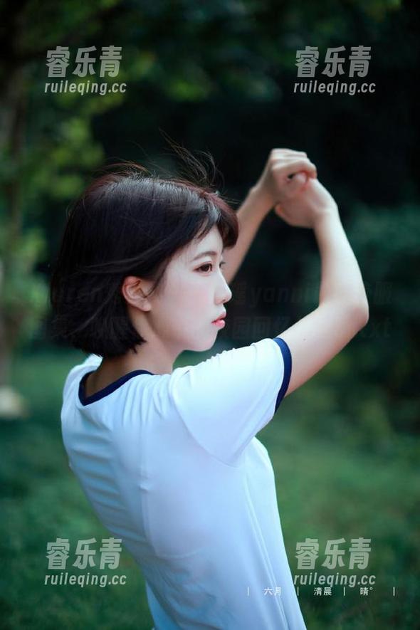 Xiuren秀人网 - 王馨瑶yanni最新校服图集，唤醒你心中的校园回忆与感动.txt