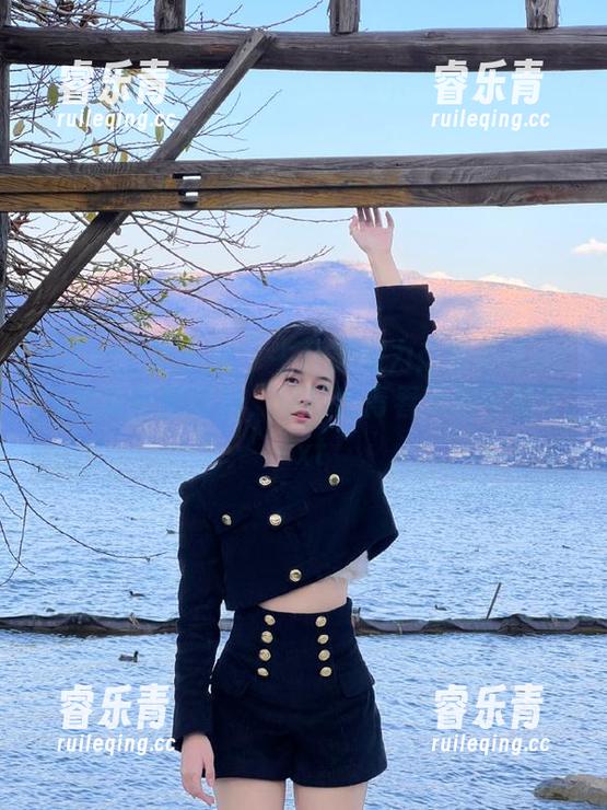 Xiuren秀人网 - 牛仔裤魔力：童千艺cara最新原图写真，演绎出青春无限可能！.txt