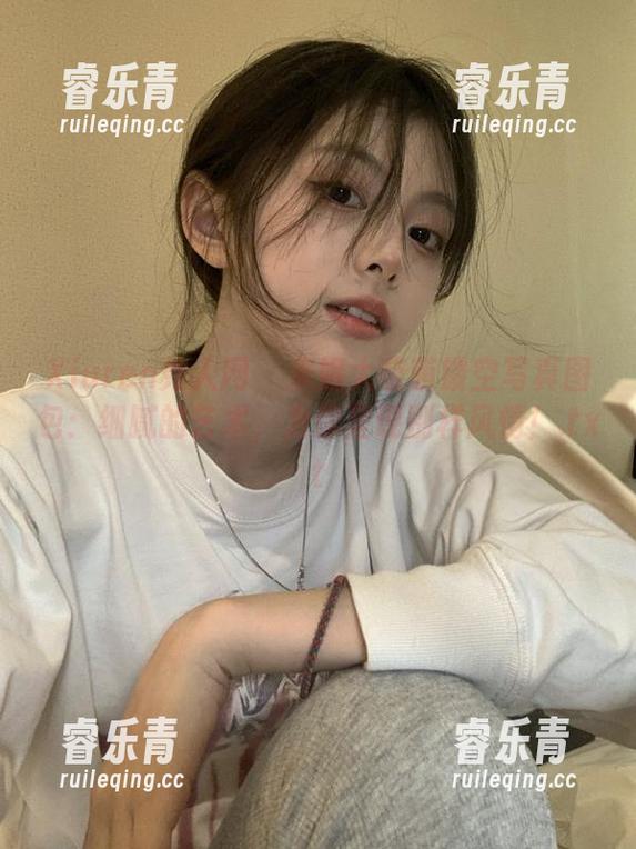Xiuren秀人网 - 米妮大萌萌镂空写真图包：细腻的艺术，为你呈现别样风情！.txt