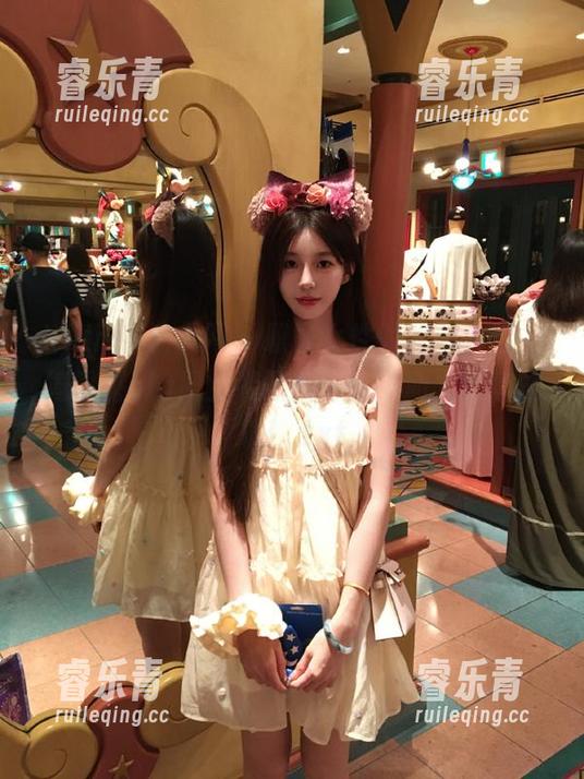 Xiuren秀人网 - 职场女性的优雅典范，绮里嘉ula职业装原图分享，助力职场成功！.txt