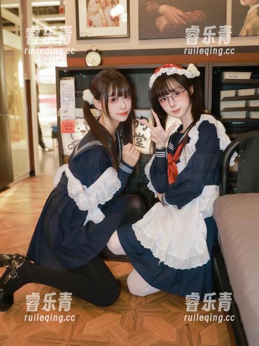 Xiuren秀人网 - 走近草莓zz的高清高跟鞋写真作品，感受每一步的时尚气息.txt