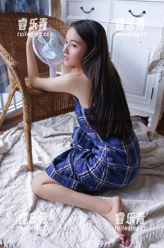 Xiuren秀人网 - 陈小喵的比基尼魅力，最新图库更新，撩动你的心弦与视线.txt