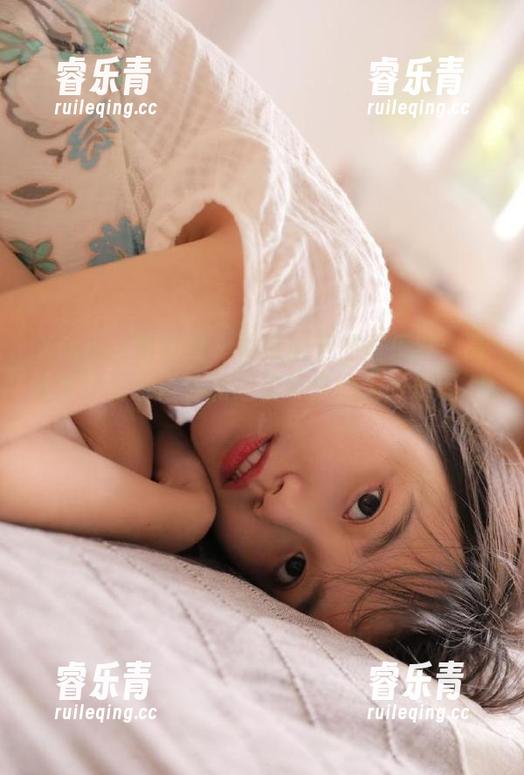 Xiuren秀人网 - 体操服下的黄乐然：高清写真记录青春和运动带来的无限乐趣.txt
