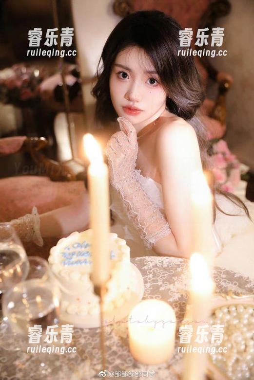 YouMi尤蜜荟 - 探索Carol周妍希的定制连衣裙作品，感受她对美与创意的无限追求与表达！.txt