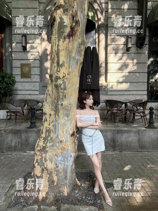 YouMi尤蜜荟 - 高清Egg-尤妮丝Egg美足套图，带你领略独特的时尚风格.txt