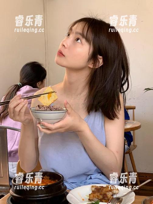 YouMi尤蜜荟 - Egg-尤妮丝红裙摄影，尽显柔美气质的高清写真套图.txt
