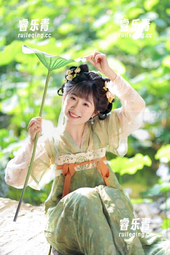 YouMi尤蜜荟 - 超凡脱俗的娇喘JC：无圣光吊带原图展现真实而自然的优雅.txt