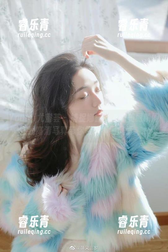 YouMi尤蜜荟 - 捕捉娜露女友的美丽瞬间，在线高清写真带你领略不同风情。.txt