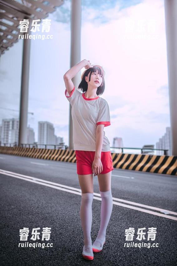 YouMi尤蜜荟 - 定制短裤写真大揭秘，跟随媛宝儿boa一起探索时尚新风潮！.txt