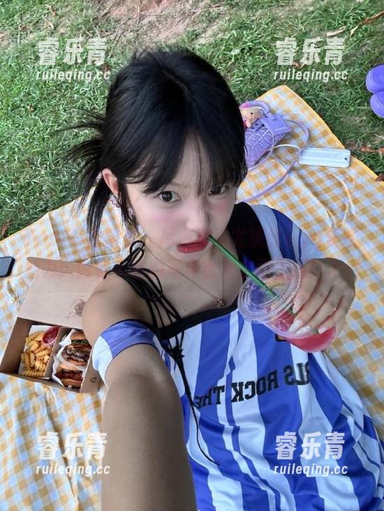 YouMi尤蜜荟 - 尽情享受尤妮丝Egg长腿魅力：内容丰富的写真合集全面上线！.txt