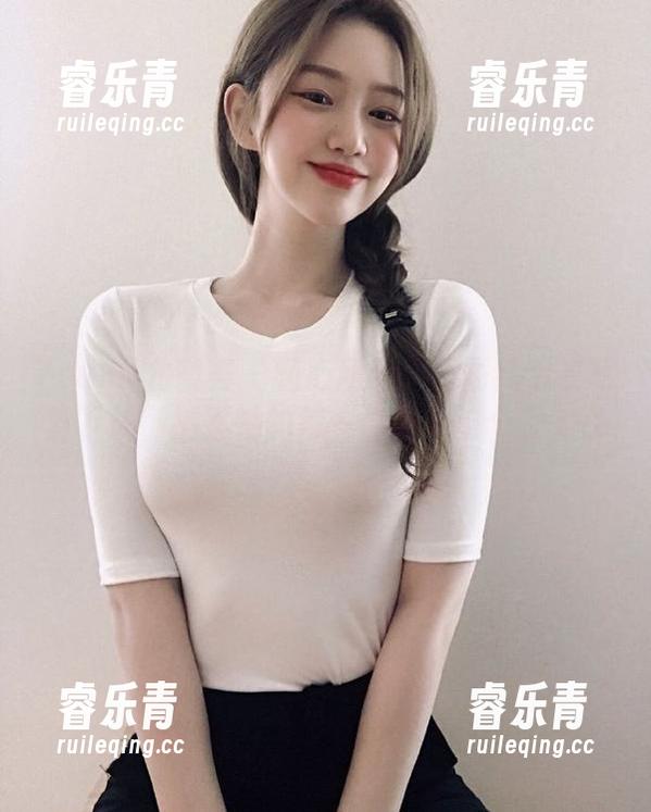 YouMi尤蜜荟 - 随心所欲：王雨纯毛衣写真下载，捕捉她的每一份温暖与个性.txt