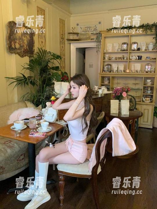 YouMi尤蜜荟 - 田冰冰全套夏天图包：不畏流汗，只为记录那一瞬间的美丽！.txt