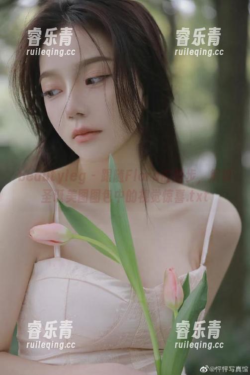 beautyleg - 跟随Flora的脚步，解锁圣诞美图图包中的视觉惊喜.txt