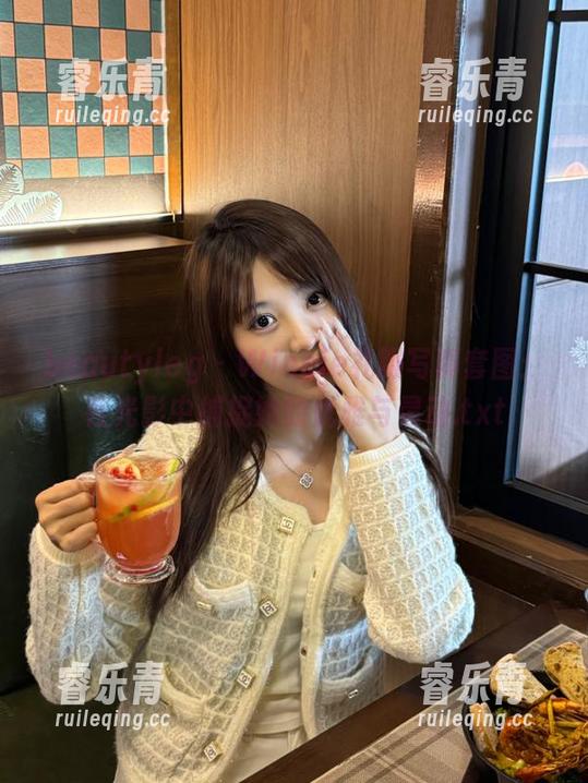 beautyleg - Winnie礼服写真套图：在光影中捕捉她的优雅与灵动.txt