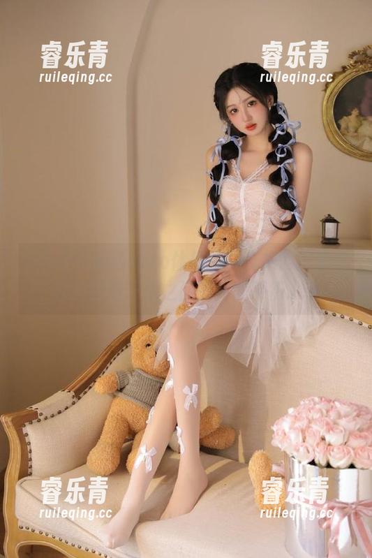 pans-roro pans - 精选roro体操服写真集:探索她在运动与艺术之间的完美平衡.txt
