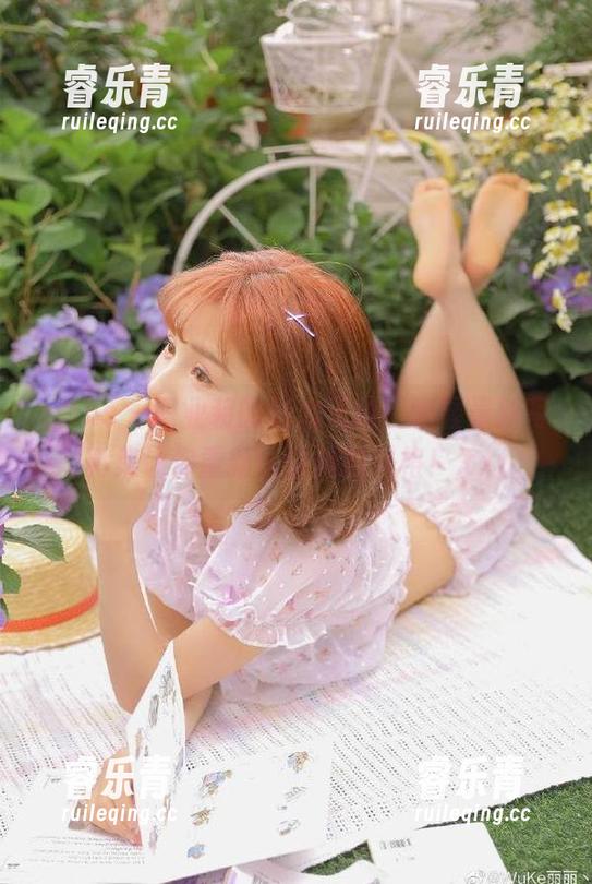 pans - 职业装的魅力无限：咖喱最新写真集让你重新认识她的风格！.txt