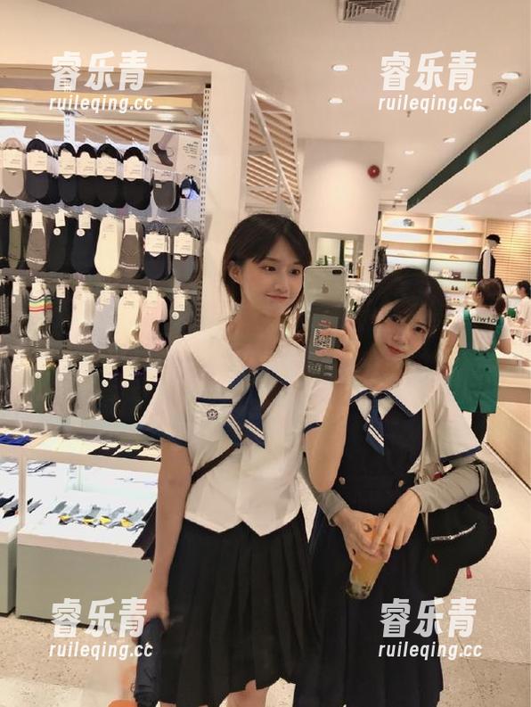 pans-小小 pans - 黑白交相辉映:小小的写真作品合集,记录光影中的无限可能与梦幻.txt