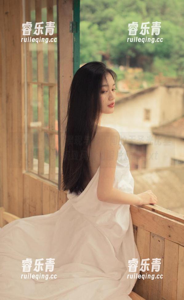 pans - 小颖展现与众不同的无圣光比基尼写真，极致风情的图片欣赏.txt