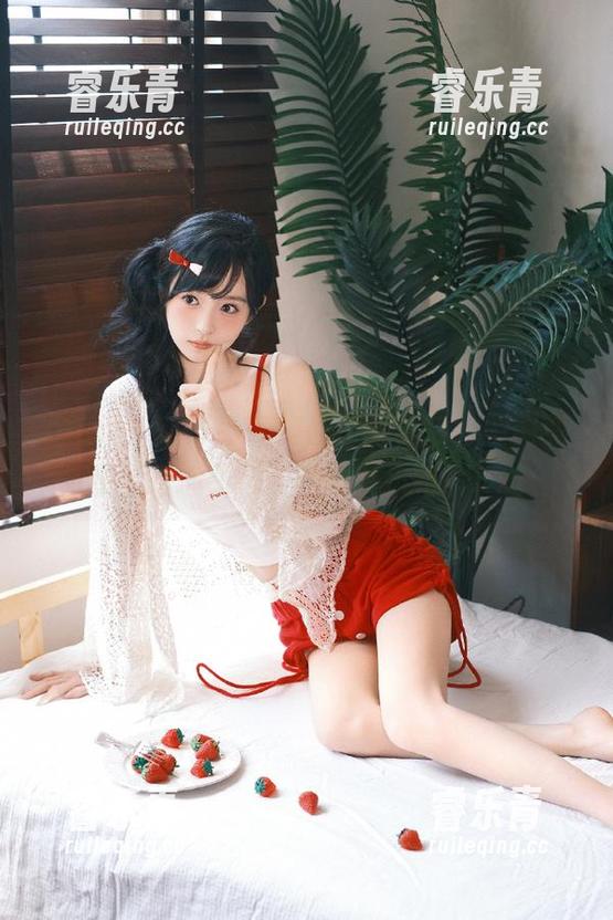 pans - 曲奇毛衣作品：穿上它，瞬间变身‘暖心曲奇’的写真风格！.txt
