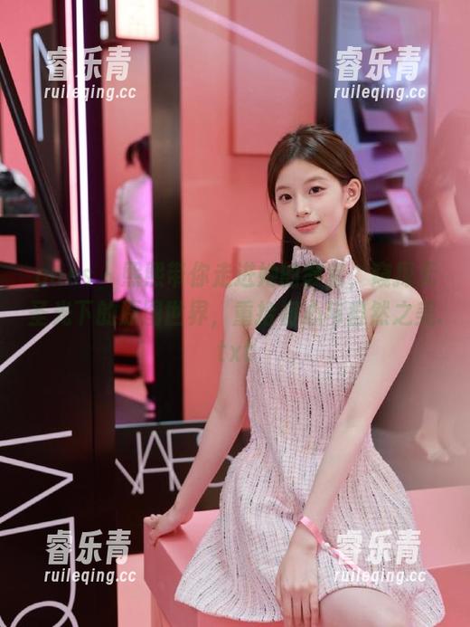 pans - 熙熙带你走进她的教室，窥探无圣光下的原图世界，重拾初心与自然之美.txt