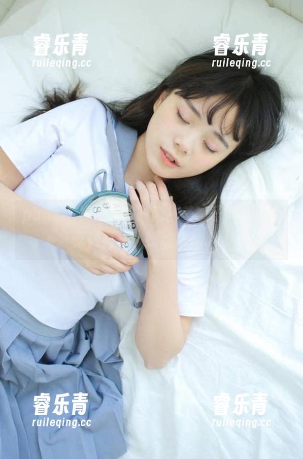 pans-美惠子 pans - 校服中的时尚!美惠子最新美图惊艳亮相,撩动心弦.txt