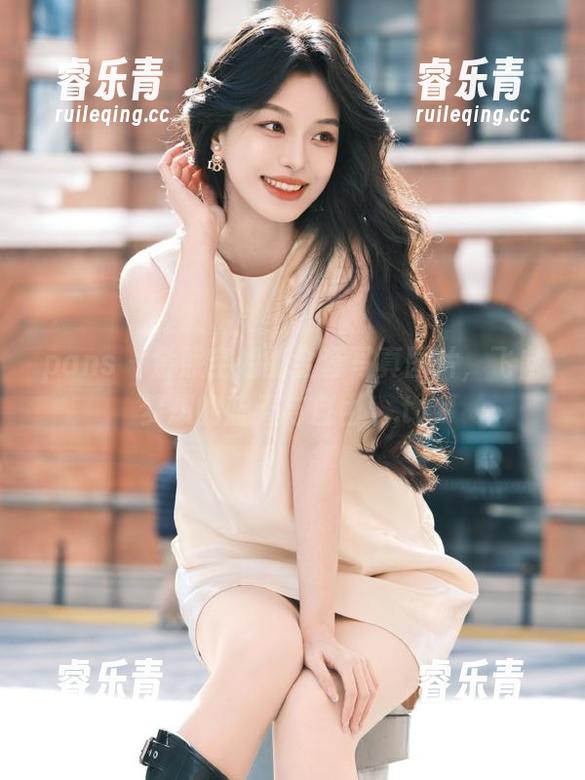 pans-金熙 pans - 金熙空姐的全套写真图片,飞向梦想的蓝天与自由!.txt