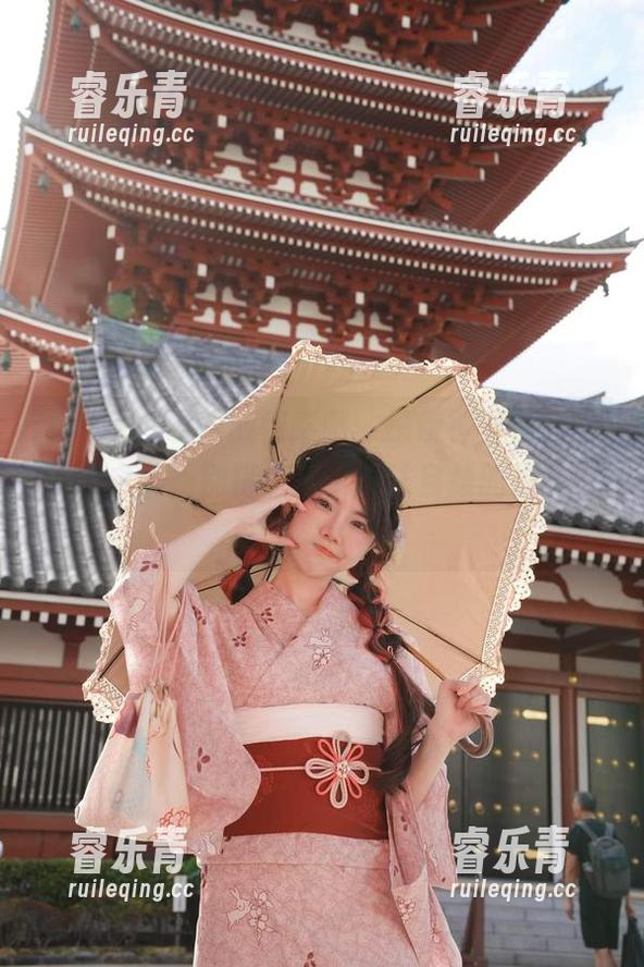 sally多啦雪倾情奉献，探索神里绫华的仙境之美，别错过这个无法自拔的观看写真合集！.txt