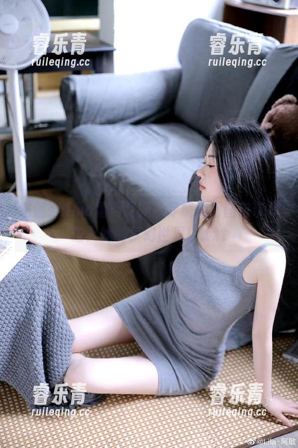 shimo霜月 邂逅shimo霜月女神,专属美图图包带你进入她的梦幻世界!.txt