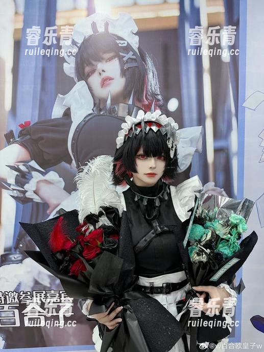 从童话走来的w百合欧皇子w，短裤COS写真中的梦幻与现实交融.txt