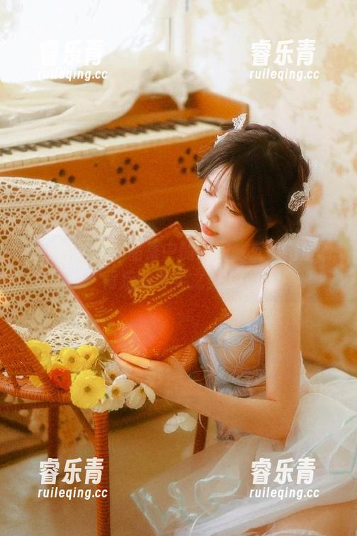 けん研 けん研礼服作品集中的原图,反映出自嘲背后的真实之美.txt
