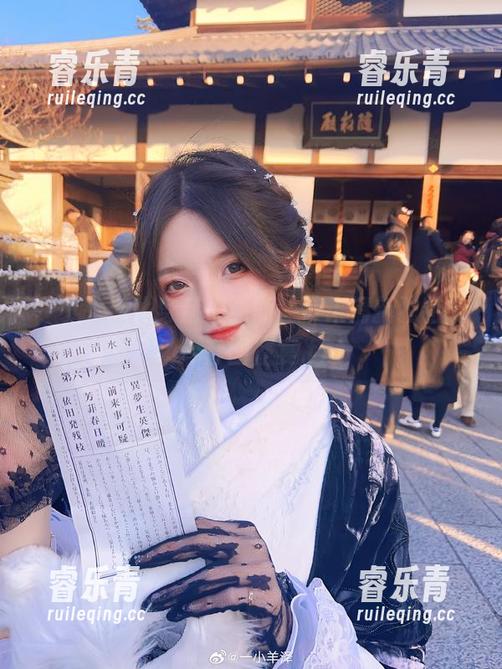 一小央泽化身赫提亚斯，带来清新独特的Cos套图盛宴.txt