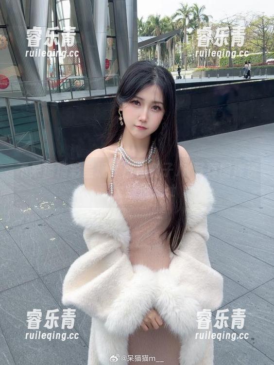 不呆猫精彩呈现：白色兔子JK写真图库资源大放送.txt