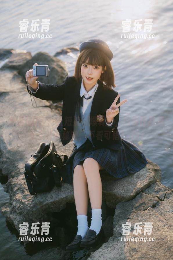 丝慕GIRL - 让短裤引爆夏日，泡芙作品集分享时尚秘密，不看可惜！.txt