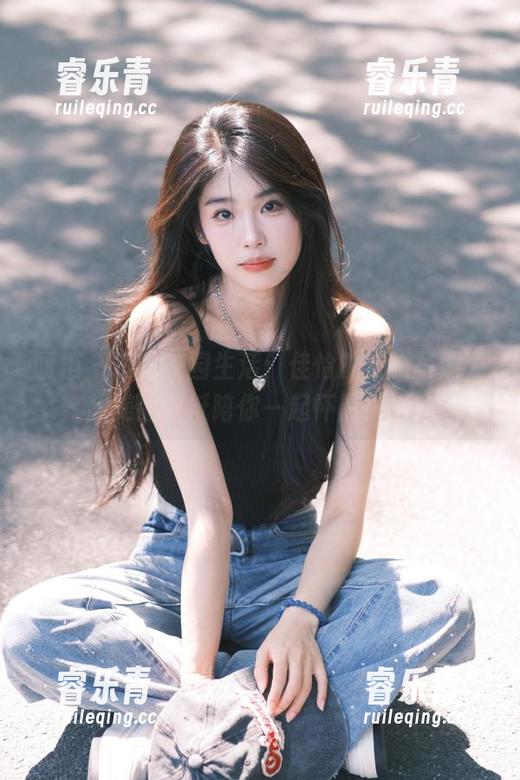 丽柜 - 追忆校园生活：佳怡的校服写照，超美图壁纸陪你一起怀旧！.txt