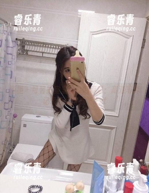 丽柜 - 可馨教室里的梦幻篇章：高清写真记录青涩与成长.txt
