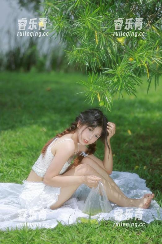 丽柜 - 团子的私房艺术作品：好想沦陷，拥抱每一个优雅的姿态.txt