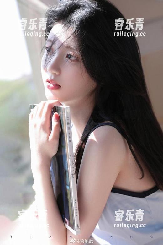 丽柜-小智贤 丽柜 - 下载小智贤的双生花花季套图,感受春日的美好与浪漫瞬间!.txt