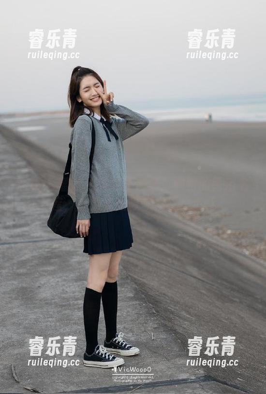 丽柜 - 潘潘私房写真合集：独特的香浴名莲，魅力无限等你发现！.txt