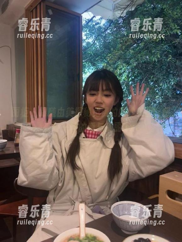 丽柜-由美 丽柜 - 跟随由美探秘免费的婚纱美图,感受每一帧的爱与美丽.txt