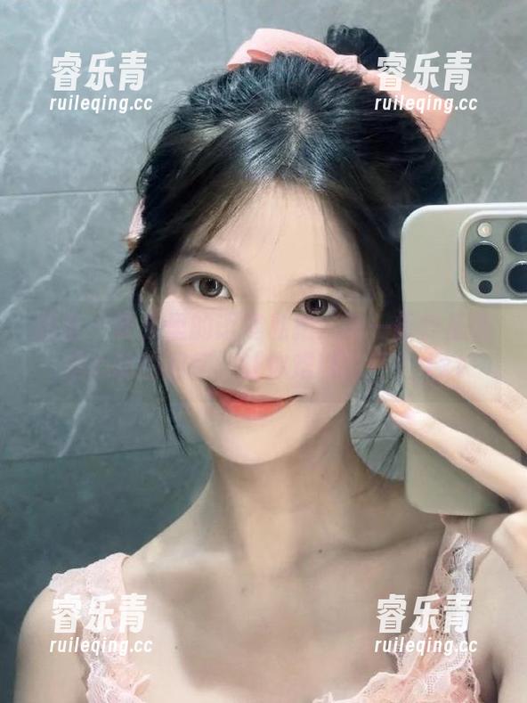 丽柜-语寒 丽柜 - 夏天里的语寒私拍:每一幅作品都是心动的回忆,让你难以忘怀!.txt