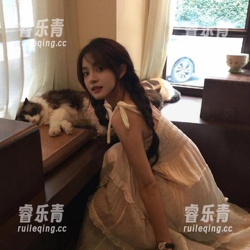 丽柜 - 轩轩的校服之美：高清作品集，为青春定格精彩瞬间.txt
