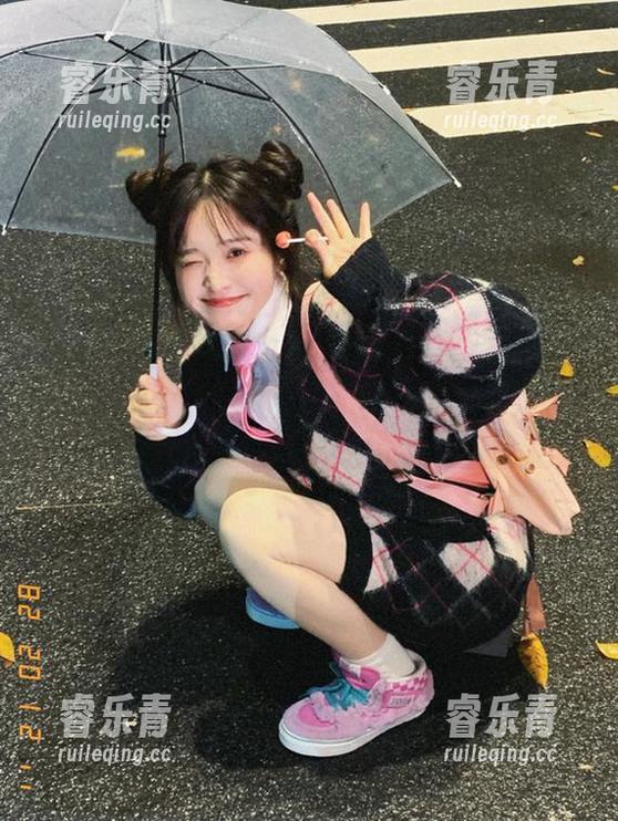 丽柜-黄芬 丽柜 - 感受黄芬女神的魅力:绝美写真及精品图集合集.txt