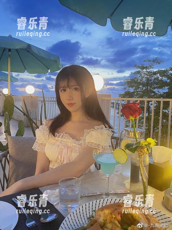 九曲Jean 九曲Jean的幽默之旅:免费图册里涩九九小恶魔毛衣的搞笑瞬间!.txt
