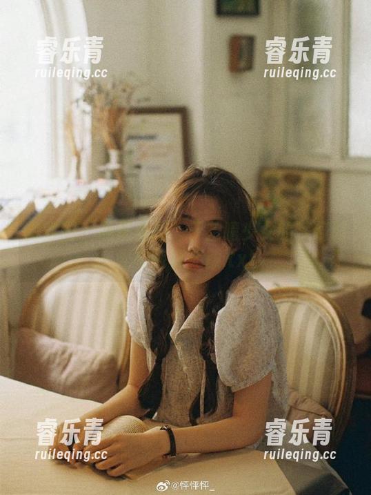 微密圈 - 私房美图：于芷晴少女的梦幻时光与纯真笑颜.txt