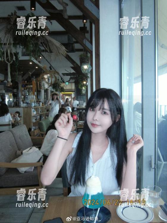 不容错过的最新原图！亚马逊鲶鱼美腿写真，魅力四射的瞬间捕捉.txt
